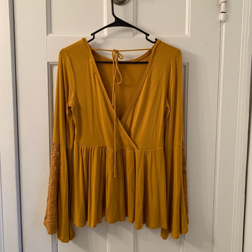 Small Blouse - Picture 2 of 2